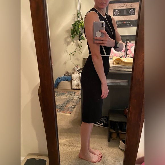 Gorgeous Calvin Klein Dress - Picture 3 of 8